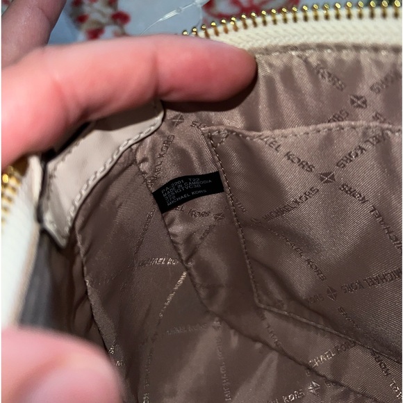 Michael Kors Jet Set Travel - Picture 5 of 6